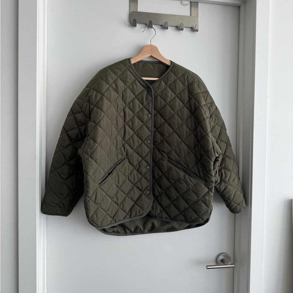 Tote style quilted jacket